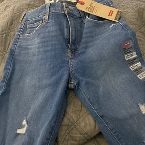 I’m selling brand new Levi’s with tags. Just a little snug on me.